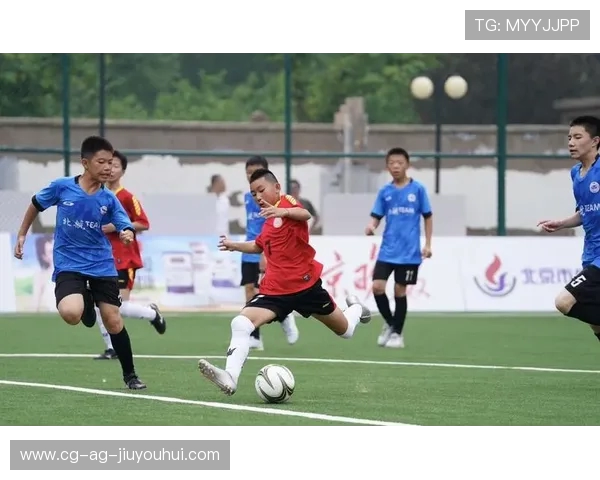 短腿女生能否适应踢足球 如何克服身高不足带来的挑战